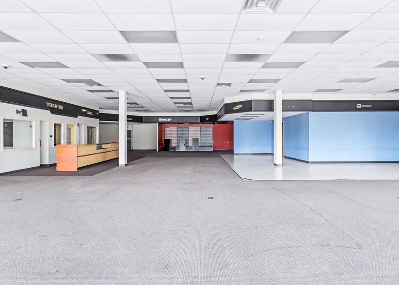 2111 W Broadway, Louisville, KY à louer - Photo intérieure – Image 3 sur 9