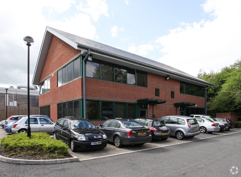 8 Blenheim Rd, Marlborough à vendre - Photo principale – Image 1 sur 3