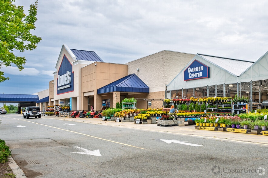 510 Quaker Ln, Warwick, RI à louer - Photo principale – Image 1 sur 3