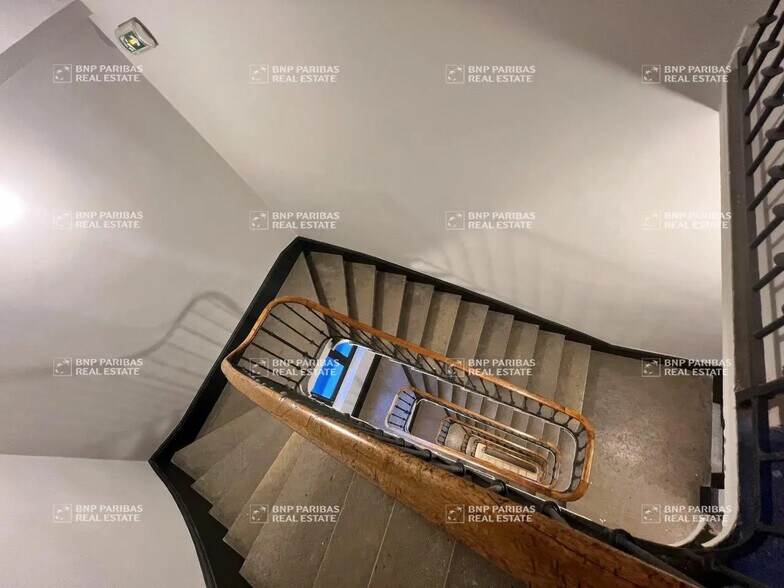 Bureau dans Lyon à louer - Photo de l’immeuble – Image 1 sur 5