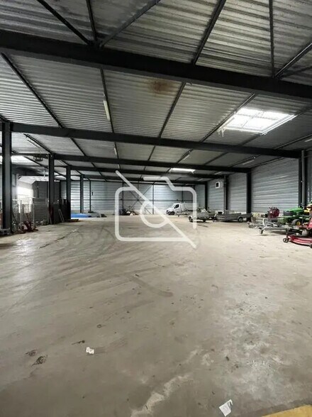 Bureau dans Montigny-le-Bretonneux à louer - Photo de l’immeuble – Image 2 sur 14