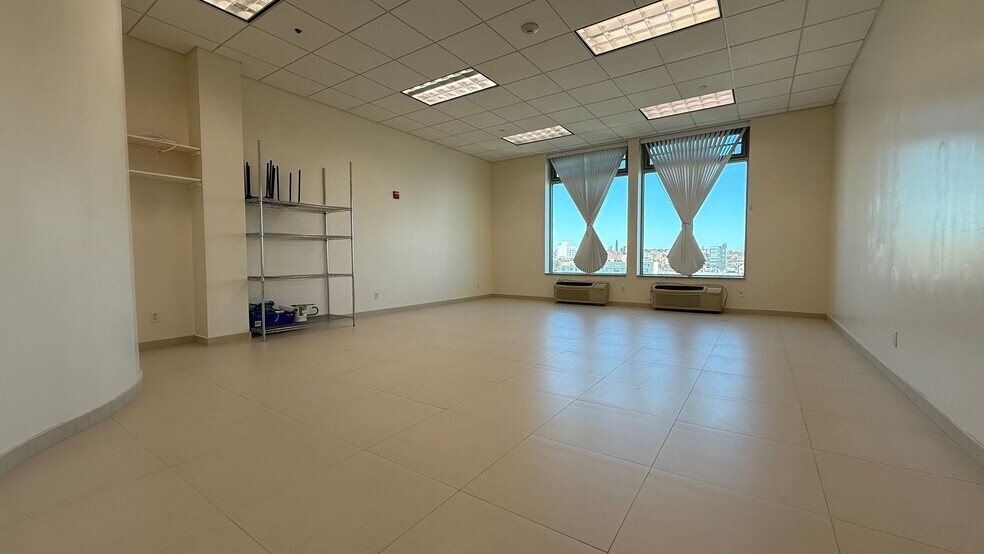 6402 8th Ave, Brooklyn, NY à louer - Photo de l’immeuble – Image 3 sur 6