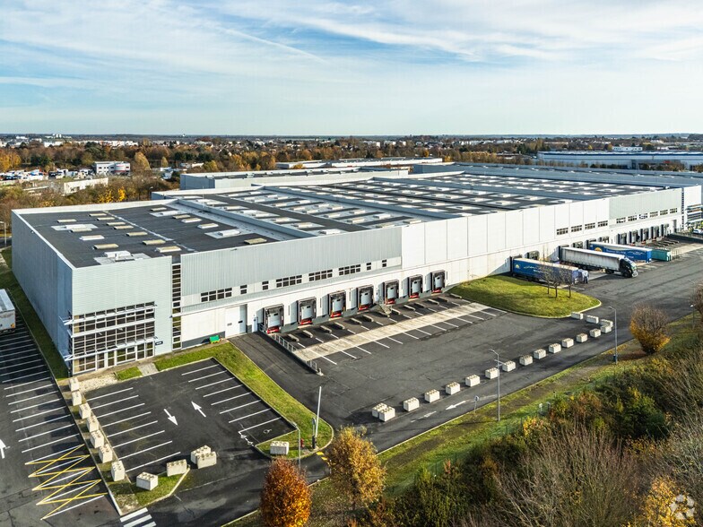 Industriel/Logistique dans Combs-la-Ville à louer - Photo de l’immeuble – Image 3 sur 3