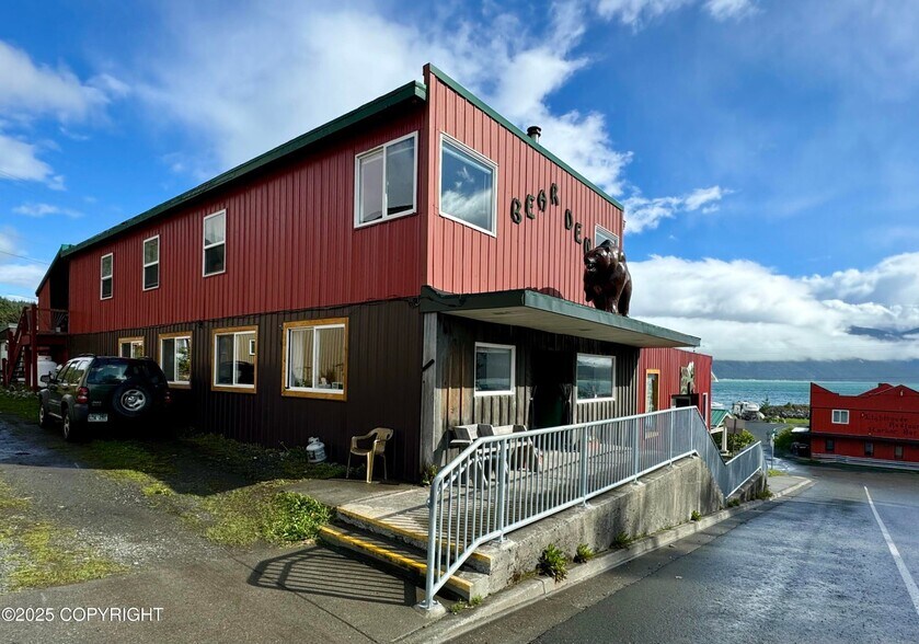 8-12 Main St, Haines, AK à vendre - Photo de l’immeuble – Image 1 sur 13