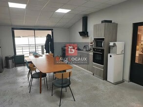 Local d’activités dans Arles à louer Photo de l’immeuble– Image 2 sur 10