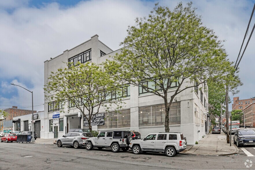 753-755 E 134th St, Bronx, NY à louer - Photo de l’immeuble – Image 1 sur 17
