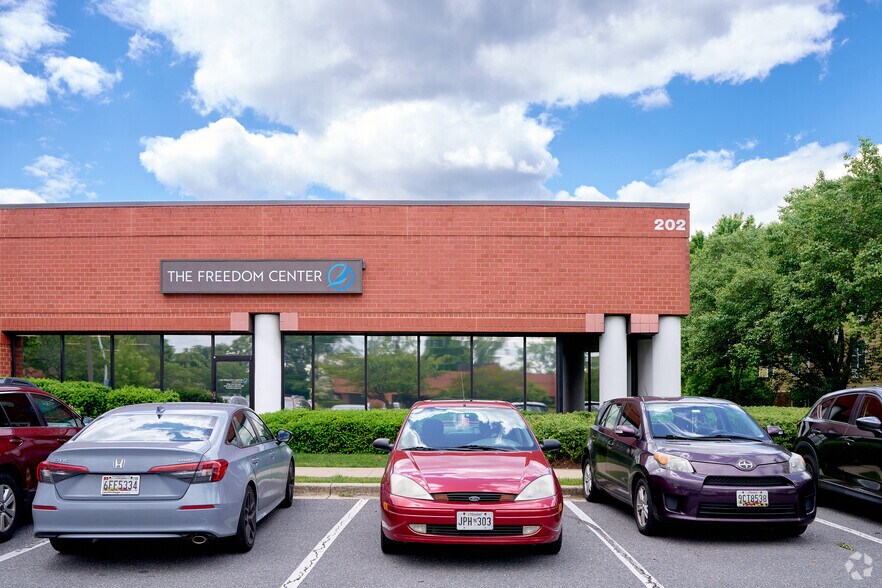 202 Perry Pky, Gaithersburg, MD à louer - Photo de l’immeuble – Image 3 sur 4