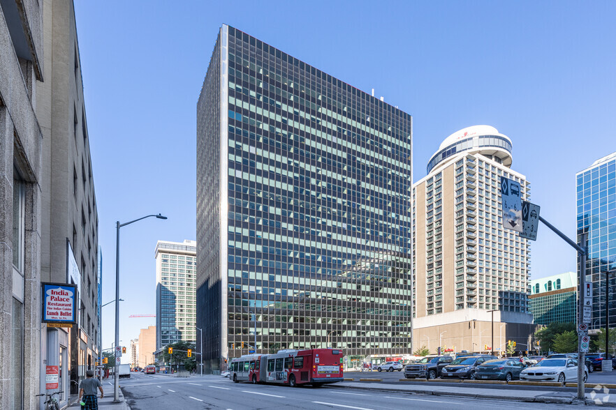 112 Kent St, Ottawa, ON à louer - Photo de l’immeuble – Image 2 sur 2