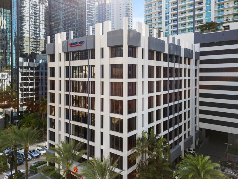 1110 Brickell Ave, Miami, FL à vendre - Photo de l’immeuble – Image 3 sur 6