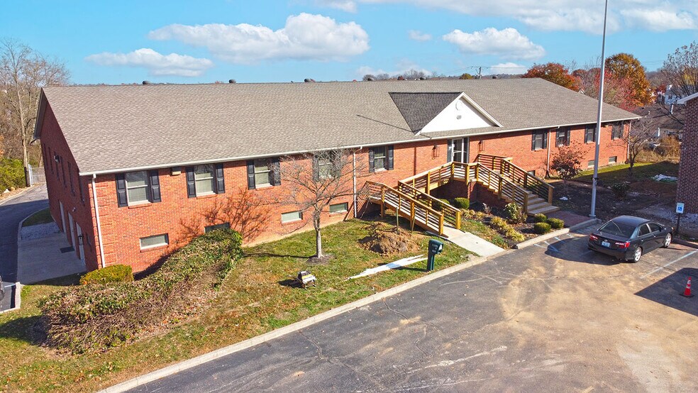 111 Saint James Ct, Frankfort, KY à louer - Photo de l’immeuble – Image 2 sur 5