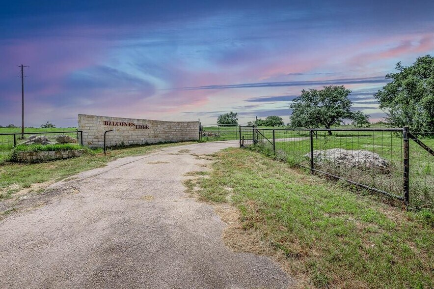 1560 County Road 287, Liberty Hill, TX à louer - Photo de l’immeuble – Image 2 sur 5
