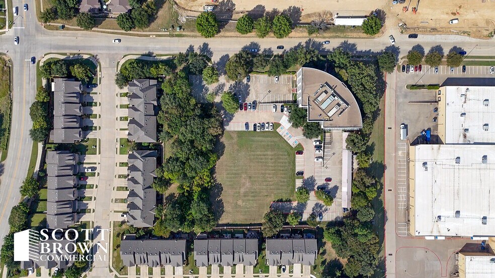 417 Oakbend Dr, Lewisville, TX à vendre - Photo de l’immeuble – Image 3 sur 7