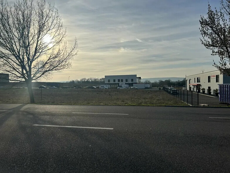 Terrain dans Bertrange à vendre - Photo de l’immeuble – Image 1 sur 6