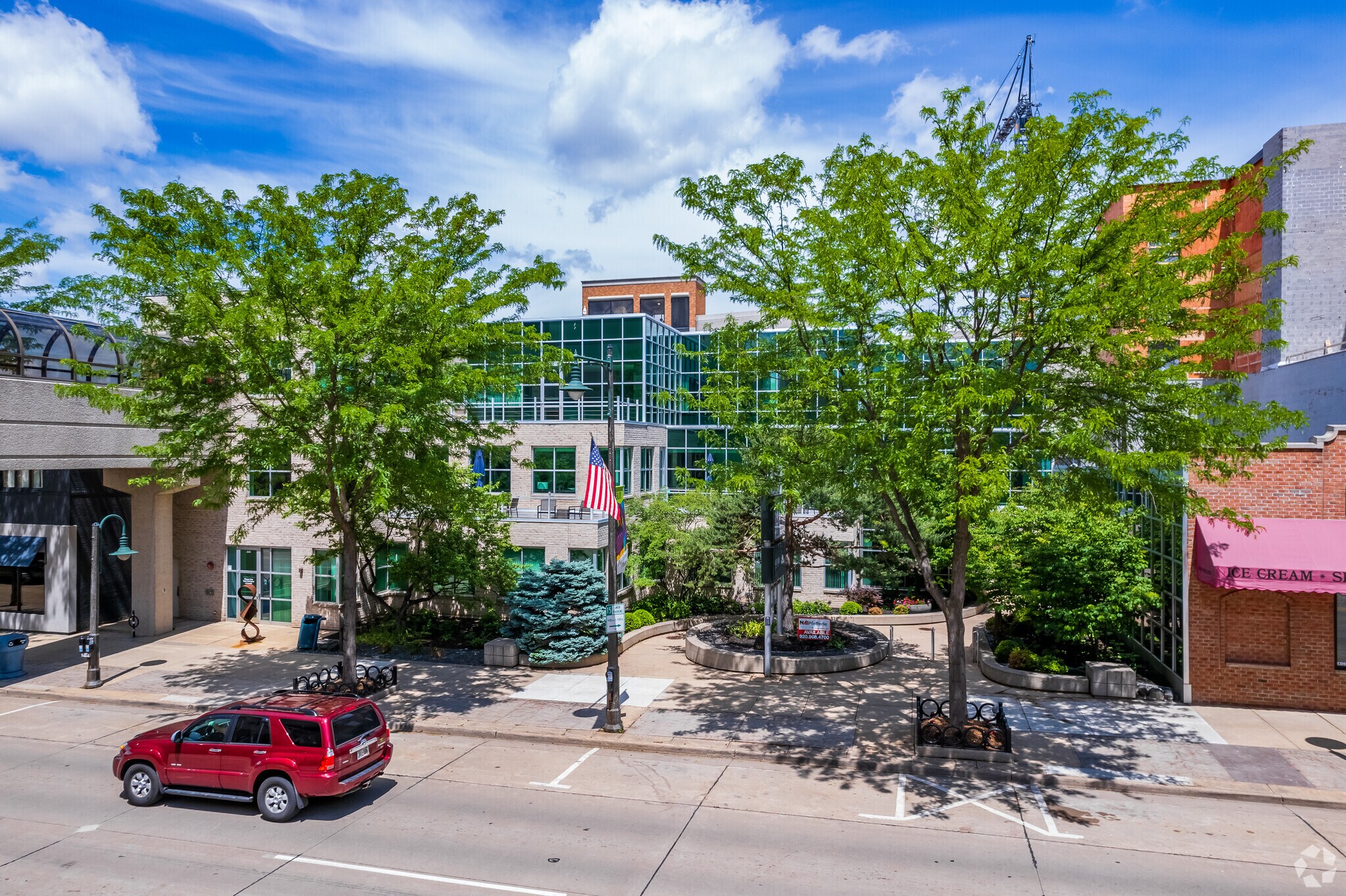 330 W College Ave, Appleton, WI à louer Photo de l’immeuble– Image 1 sur 15