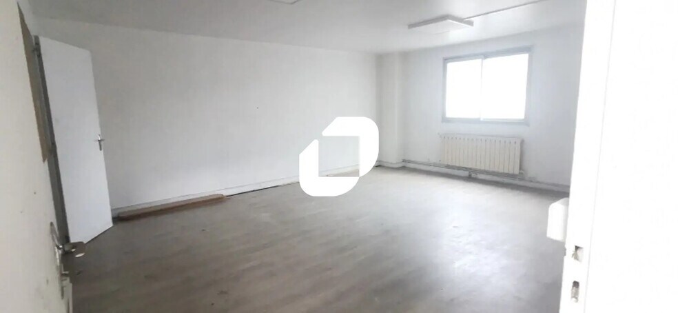 Local d’activités dans Lagny-sur-Marne à louer - Photo de l’immeuble – Image 3 sur 4