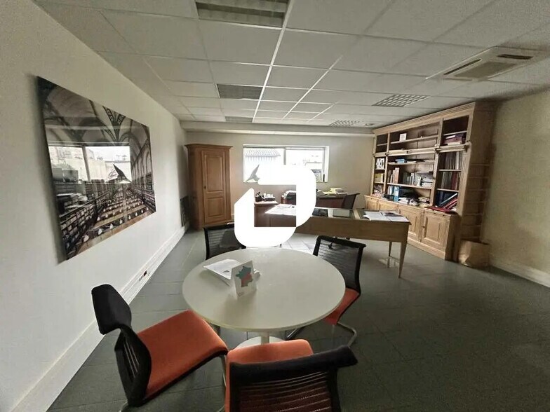 Bureau dans Houilles à louer - Photo de l’immeuble – Image 2 sur 19