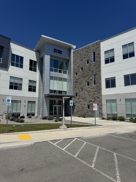 38 W 13775 S, Draper, UT à louer - Photo de l’immeuble – Image 2 sur 14
