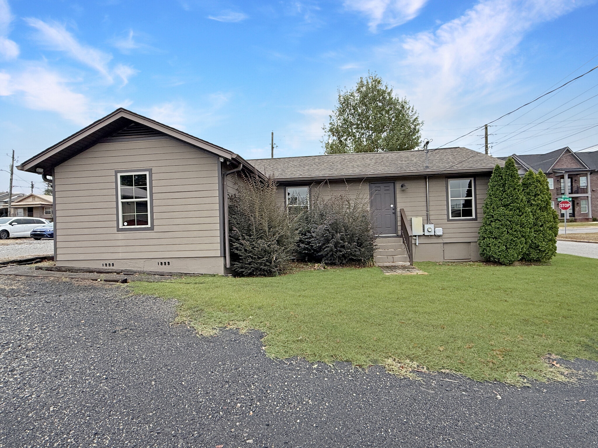 816 21st Ave E, Tuscaloosa, AL à louer Photo principale– Image 1 sur 27