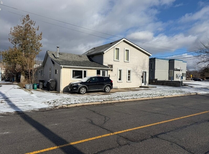 12 Oakdale Av, St Catharines, ON à vendre - Photo de l’immeuble – Image 1 sur 1