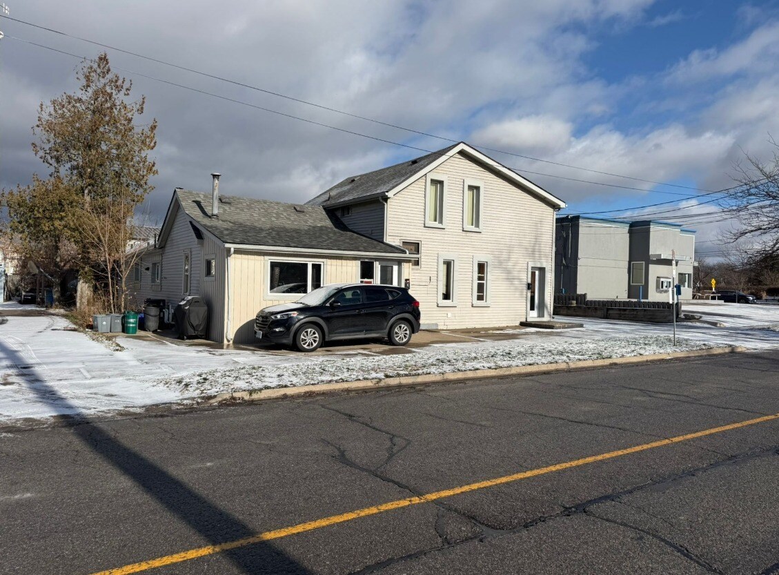 12 Oakdale Av, St Catharines, ON à vendre Photo de l’immeuble– Image 1 sur 2
