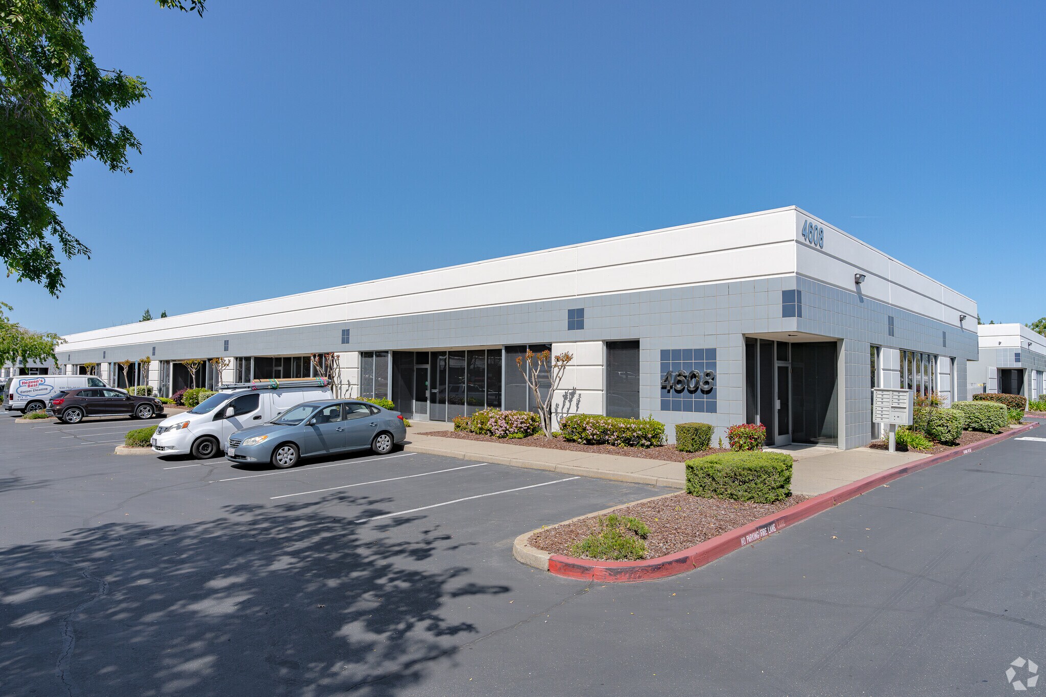 4608 Roseville Rd, North Highlands, CA à louer Photo principale– Image 1 sur 8