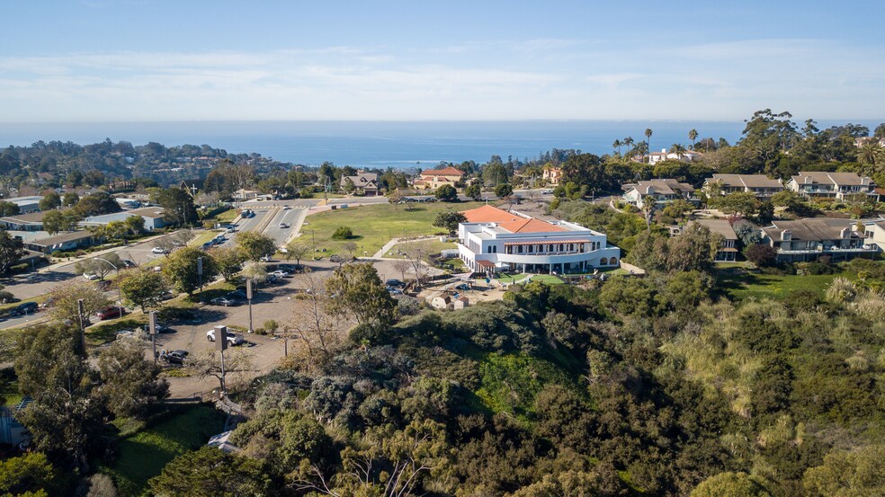 6551 Soledad Mountain Rd, La Jolla, CA à louer - Photo de l’immeuble – Image 1 sur 7