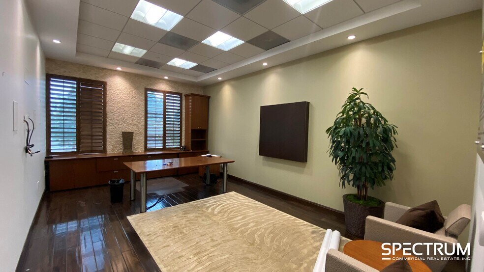 19835-19839 Nordhoff St, Northridge, CA à louer - Photo intérieure – Image 2 sur 13