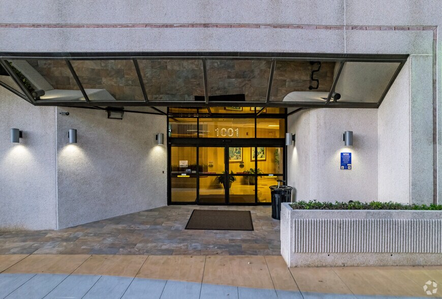 1001 3rd Ave W, Bradenton, FL à louer - Photo de l’immeuble – Image 3 sur 6