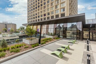 Plus de détails pour 10025 Jasper Ave, Edmonton, AB - Local commercial à louer