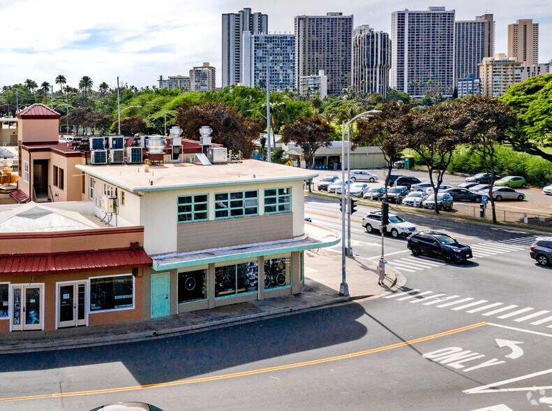 567 Kapahulu Ave, Honolulu, HI à louer - Photo de l’immeuble – Image 1 sur 10