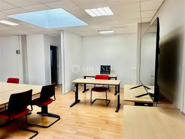 Bureau dans Saint-Cyr-sur-Loire à louer - Photo de l’immeuble – Image 2 sur 4