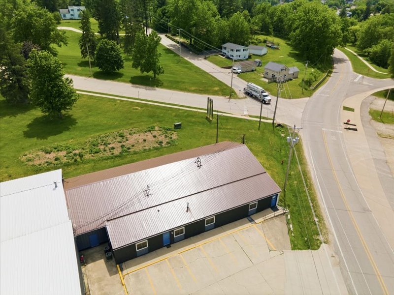 301 Old Dubuque Rd, Anamosa, IA à vendre Photo de l’immeuble– Image 1 sur 22