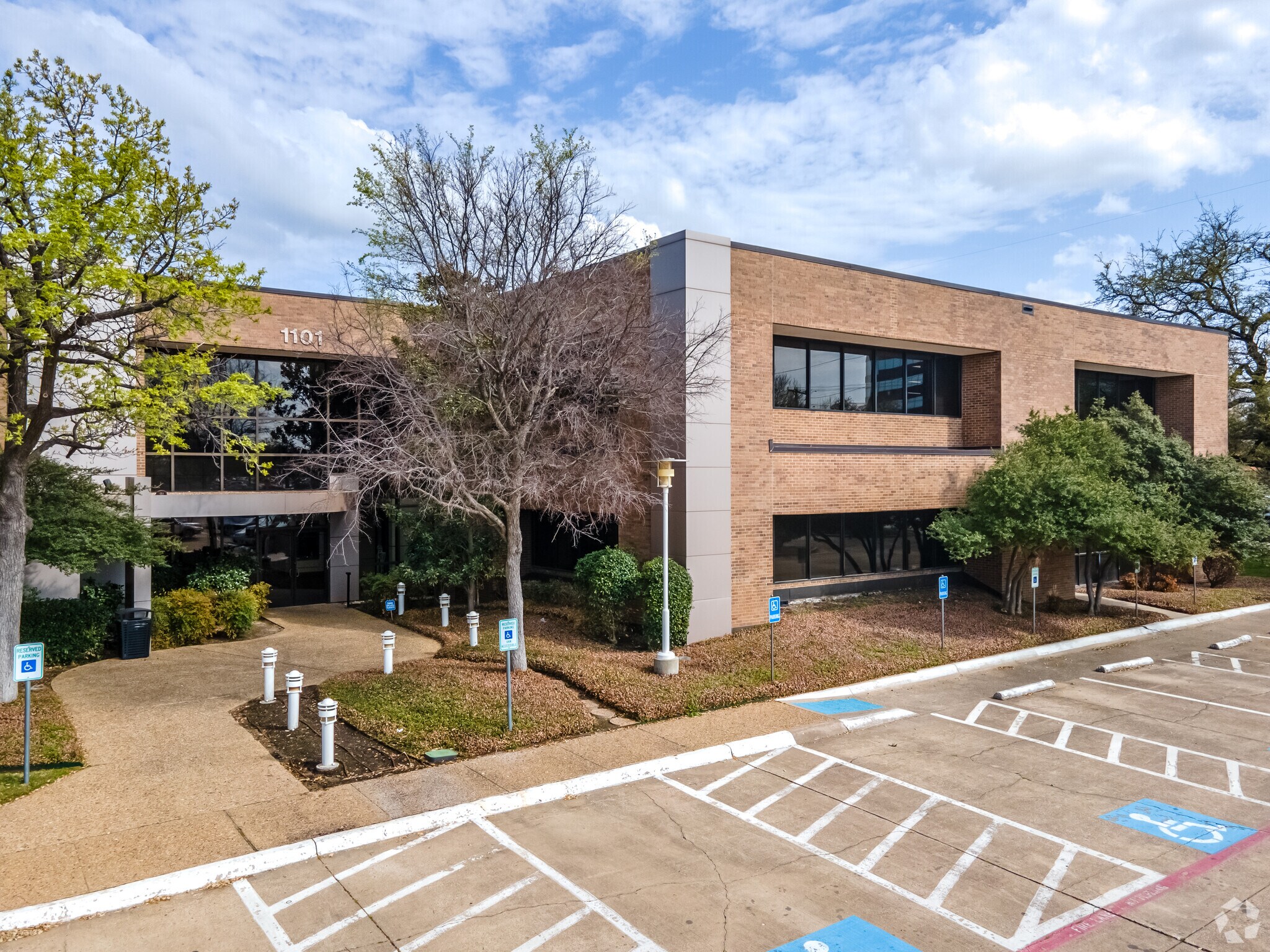 1101 E Arapaho Rd, Richardson, TX à louer Photo principale– Image 1 sur 13