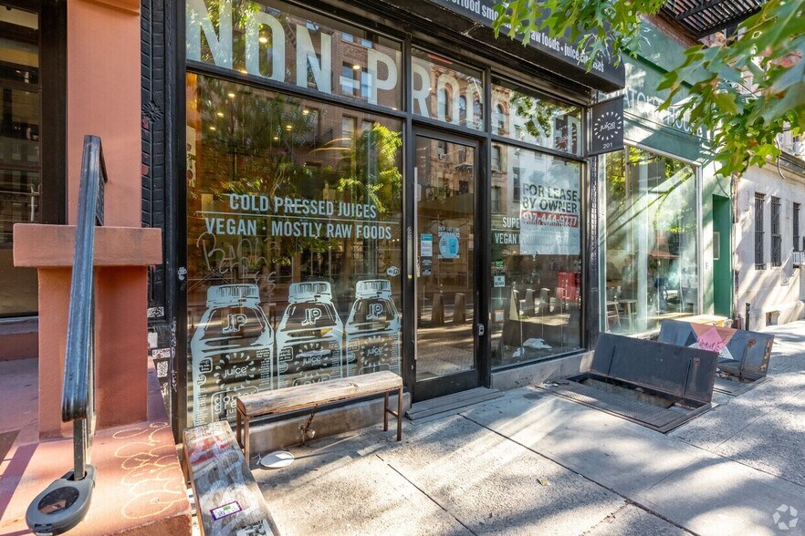 201 E 10th St, New York, NY à louer - Photo de l’immeuble – Image 2 sur 16