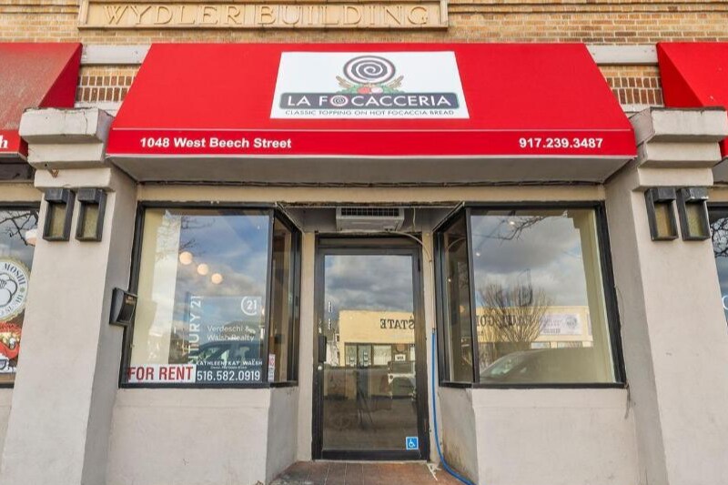 1048 W Beech St, East Atlantic Beach, NY à louer Photo principale– Image 1 sur 12