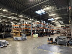 Industriel/Logistique dans Louvres à louer Photo de l’immeuble– Image 1 sur 6