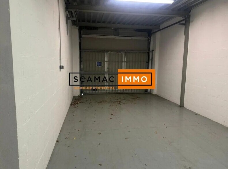 Industriel/Logistique dans Poissy à louer - Photo de l’immeuble – Image 3 sur 4