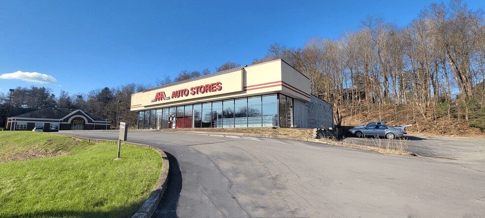 2136 Memorial Hwy, Dallas, PA à vendre - Photo de l’immeuble – Image 2 sur 4