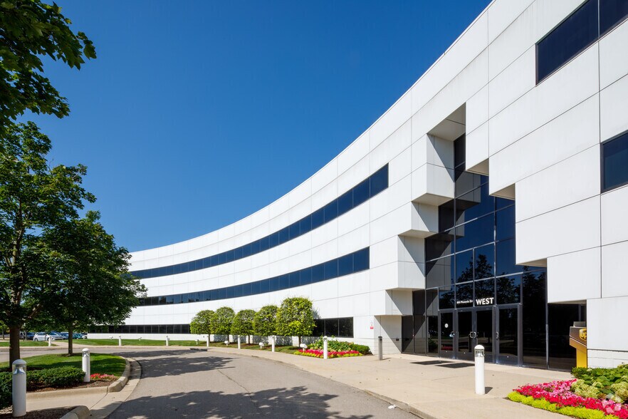 100 Phoenix Dr, Ann Arbor, MI à louer - Photo de l’immeuble – Image 3 sur 23