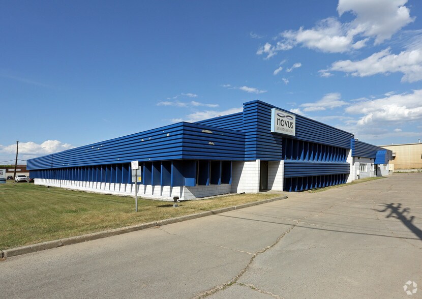 8525 Davies Rd NW, Edmonton, AB à vendre - Photo de l’immeuble – Image 2 sur 3