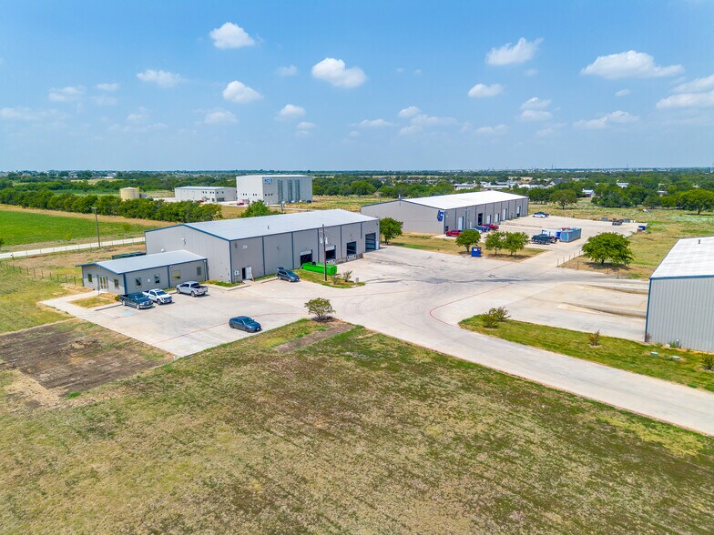 1635 N FM 156, Ponder, TX à louer - Photo de l’immeuble – Image 3 sur 21