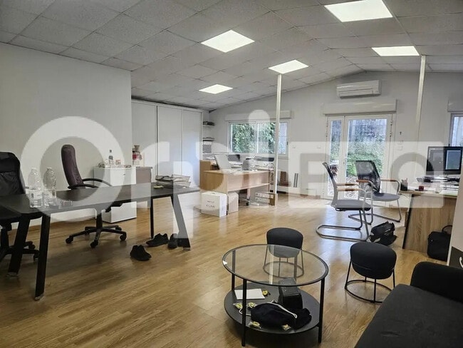 Plus de détails pour Local d’activités à vendre