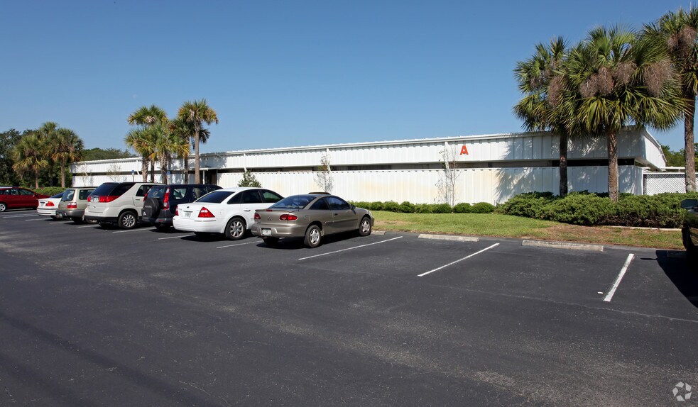 1300 S Duncan Dr, Tavares, FL à vendre - Photo de l’immeuble – Image 3 sur 3