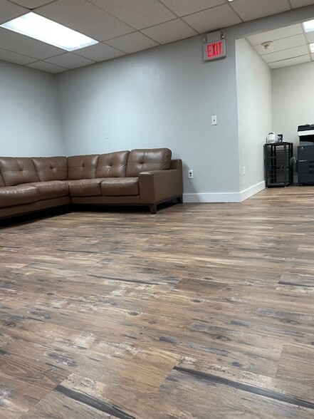 44 Executive Blvd, Elmsford, NY à louer - Photo de l’immeuble – Image 2 sur 12