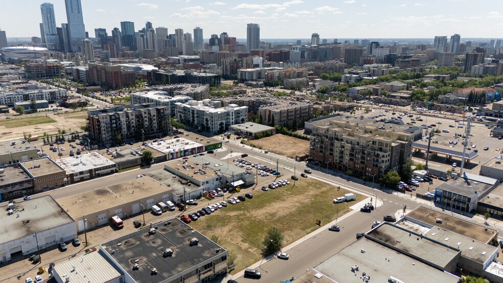10519 115 NW st, Edmonton, AB à vendre - Photo de l’immeuble – Image 3 sur 5