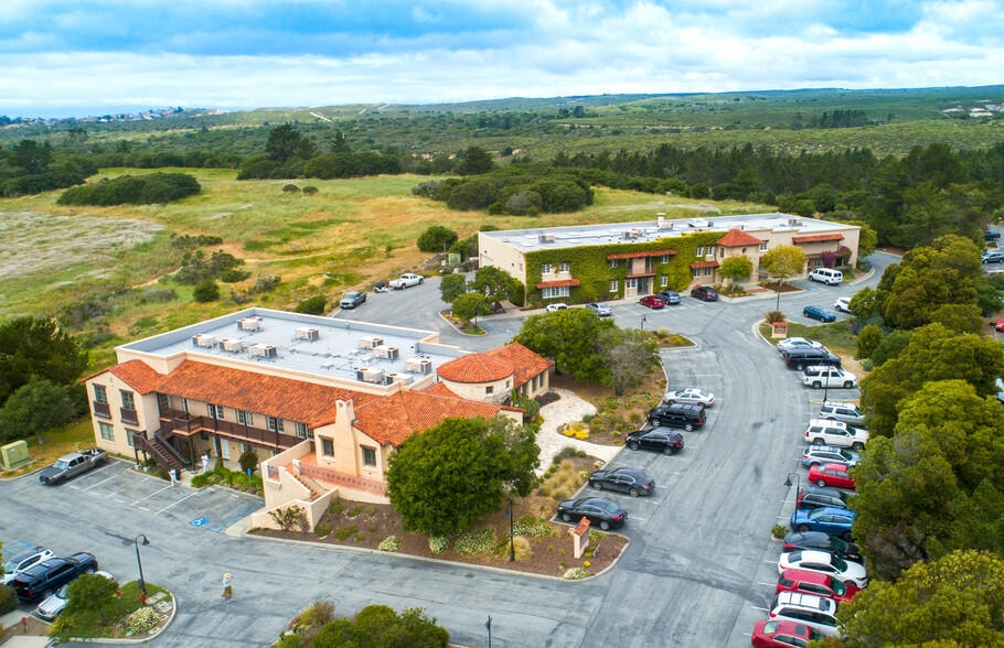 10 Harris Ct, Monterey, CA à louer - Photo de l’immeuble – Image 2 sur 4