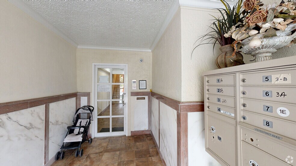 257 E 238th St, Bronx, NY à vendre - Numérisation 3D Matterport – Image 2 sur 19