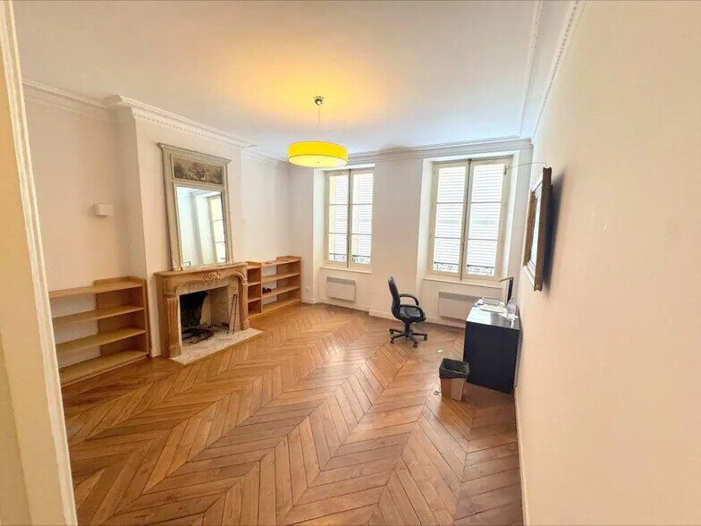 Bureau dans Versailles à vendre - Photo de l’immeuble – Image 2 sur 15