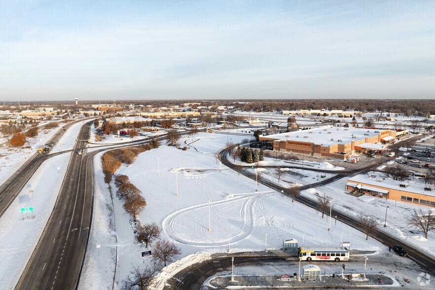 University Ave NE, Blaine, MN à louer - Aérien – Image 2 sur 27