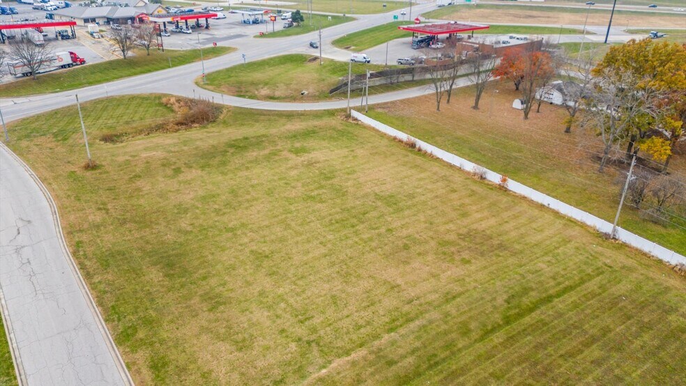 500 Granite Dr, Peculiar, MO à vendre - Photo de l’immeuble – Image 3 sur 9